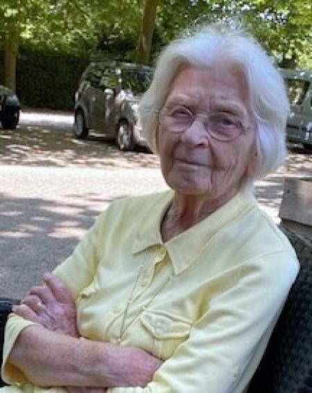 P.D.E. van Loenhout-Zwartelé